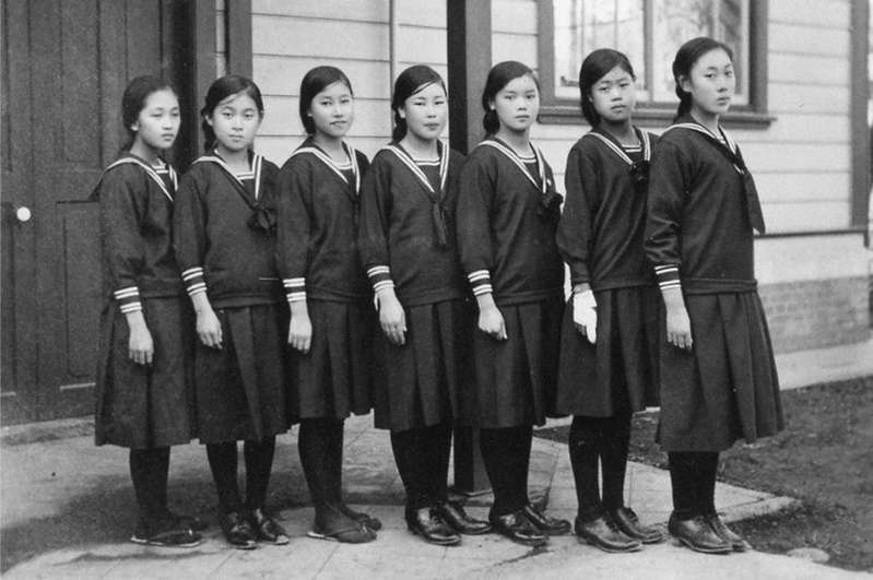 日本で初めてセーラー服を着用した学校は？ 歴史学者が明らかにしたセーラー服の100年